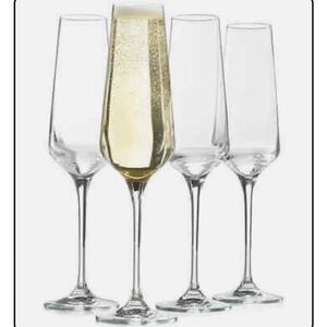 Set of 4 VTG Tapered Glass Champagne Flute Glasses Perfect for that next dinner